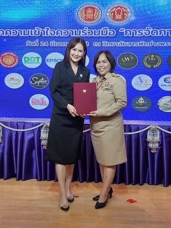 รับมอบบันทึกความร่วมมือร่วมกับผู้แทนภาครัฐ