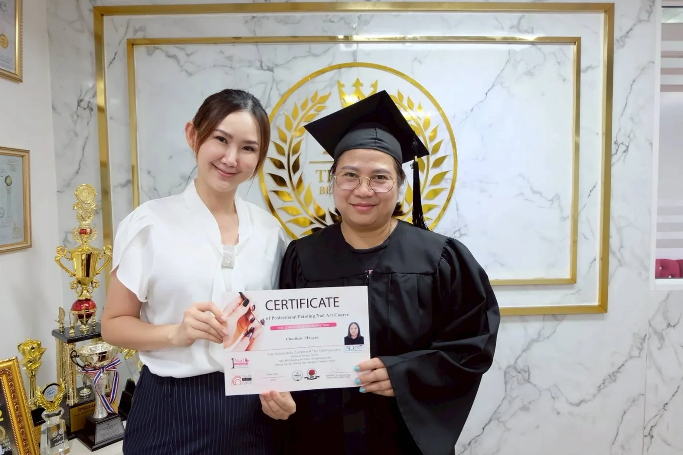 พิธีมอบประกาศนียบัตรของสถาบัน